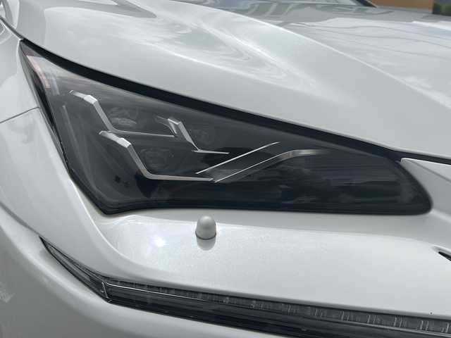 レクサス ＮＸ 300h バージョンL 山口県 2019(令1)年 9.5万km ソニッククォーツ ワンオーナー/純正ナビ/　DVD/CD/SD/MSV/BT/USB/AUX/フルセグTV/全周囲カメラ/赤レザーシート/前席パワーシート/全席シートヒーター/前席エアシート/後席電動収納シート/純正LEDヘッドライト/純正フォグ/オートライト/オートハイビーム/純正18インチアルミホイール/革巻きステアリング/ステアリングスイッチ/ステアリングヒーター/パドルシフト/クルーズコントロール/パワーバックドア/衝突被害軽減ブレーキ/LKA/BSM/横滑り防止/オートパーキングホールド/スマートキー×２/ビルトインETC2.0/純正フロアマット/トノカバー/電動格納ウインカードアミラー(オート機能付き)