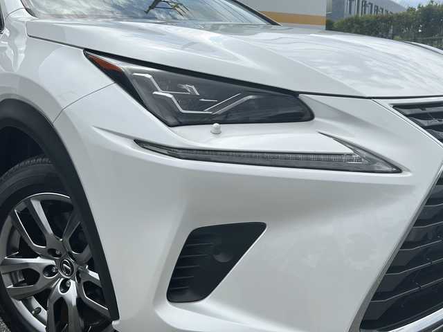 レクサス ＮＸ 300h バージョンL 山口県 2019(令1)年 9.5万km ソニッククォーツ ワンオーナー/純正ナビ/　DVD/CD/SD/MSV/BT/USB/AUX/フルセグTV/全周囲カメラ/赤レザーシート/前席パワーシート/全席シートヒーター/前席エアシート/後席電動収納シート/純正LEDヘッドライト/純正フォグ/オートライト/オートハイビーム/純正18インチアルミホイール/革巻きステアリング/ステアリングスイッチ/ステアリングヒーター/パドルシフト/クルーズコントロール/パワーバックドア/衝突被害軽減ブレーキ/LKA/BSM/横滑り防止/オートパーキングホールド/スマートキー×２/ビルトインETC2.0/純正フロアマット/トノカバー/電動格納ウインカードアミラー(オート機能付き)