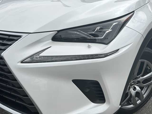 レクサス ＮＸ 300h バージョンL 山口県 2019(令1)年 9.5万km ソニッククォーツ ワンオーナー/純正ナビ/　DVD/CD/SD/MSV/BT/USB/AUX/フルセグTV/全周囲カメラ/赤レザーシート/前席パワーシート/全席シートヒーター/前席エアシート/後席電動収納シート/純正LEDヘッドライト/純正フォグ/オートライト/オートハイビーム/純正18インチアルミホイール/革巻きステアリング/ステアリングスイッチ/ステアリングヒーター/パドルシフト/クルーズコントロール/パワーバックドア/衝突被害軽減ブレーキ/LKA/BSM/横滑り防止/オートパーキングホールド/スマートキー×２/ビルトインETC2.0/純正フロアマット/トノカバー/電動格納ウインカードアミラー(オート機能付き)