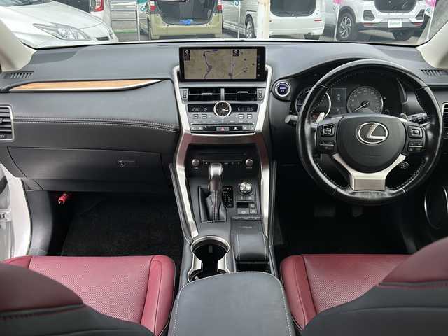 レクサス ＮＸ 300h バージョンL 山口県 2019(令1)年 9.5万km ソニッククォーツ ワンオーナー/純正ナビ/　DVD/CD/SD/MSV/BT/USB/AUX/フルセグTV/全周囲カメラ/赤レザーシート/前席パワーシート/全席シートヒーター/前席エアシート/後席電動収納シート/純正LEDヘッドライト/純正フォグ/オートライト/オートハイビーム/純正18インチアルミホイール/革巻きステアリング/ステアリングスイッチ/ステアリングヒーター/パドルシフト/クルーズコントロール/パワーバックドア/衝突被害軽減ブレーキ/LKA/BSM/横滑り防止/オートパーキングホールド/スマートキー×２/ビルトインETC2.0/純正フロアマット/トノカバー/電動格納ウインカードアミラー(オート機能付き)
