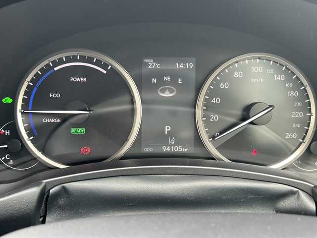 レクサス ＮＸ 300h バージョンL 山口県 2019(令1)年 9.5万km ソニッククォーツ ワンオーナー/純正ナビ/　DVD/CD/SD/MSV/BT/USB/AUX/フルセグTV/全周囲カメラ/赤レザーシート/前席パワーシート/全席シートヒーター/前席エアシート/後席電動収納シート/純正LEDヘッドライト/純正フォグ/オートライト/オートハイビーム/純正18インチアルミホイール/革巻きステアリング/ステアリングスイッチ/ステアリングヒーター/パドルシフト/クルーズコントロール/パワーバックドア/衝突被害軽減ブレーキ/LKA/BSM/横滑り防止/オートパーキングホールド/スマートキー×２/ビルトインETC2.0/純正フロアマット/トノカバー/電動格納ウインカードアミラー(オート機能付き)