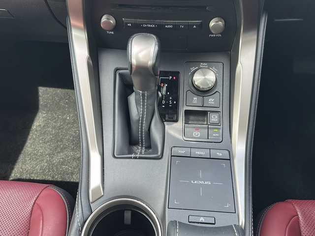 レクサス ＮＸ 300h バージョンL 山口県 2019(令1)年 9.5万km ソニッククォーツ ワンオーナー/純正ナビ/　DVD/CD/SD/MSV/BT/USB/AUX/フルセグTV/全周囲カメラ/赤レザーシート/前席パワーシート/全席シートヒーター/前席エアシート/後席電動収納シート/純正LEDヘッドライト/純正フォグ/オートライト/オートハイビーム/純正18インチアルミホイール/革巻きステアリング/ステアリングスイッチ/ステアリングヒーター/パドルシフト/クルーズコントロール/パワーバックドア/衝突被害軽減ブレーキ/LKA/BSM/横滑り防止/オートパーキングホールド/スマートキー×２/ビルトインETC2.0/純正フロアマット/トノカバー/電動格納ウインカードアミラー(オート機能付き)