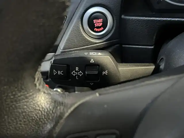 ＢＭＷ Ｘ１ 高知県 2010(平22)年 6.9万km 白 HDDナビ/スマートキー/4WD/MTモード付/AAC/バックカメラ/ミュージックプレイヤー接続/フルセグ/純正アルミホイール/パワーシート/HIDヘッドライト/W+サイドエアバッグ/ABS/盗難防止装置