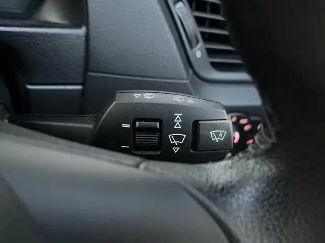 ＢＭＷ Ｘ１ 高知県 2010(平22)年 6.9万km 白 HDDナビ/スマートキー/4WD/MTモード付/AAC/バックカメラ/ミュージックプレイヤー接続/フルセグ/純正アルミホイール/パワーシート/HIDヘッドライト/W+サイドエアバッグ/ABS/盗難防止装置