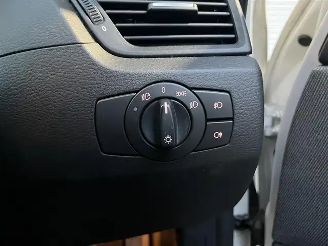 ＢＭＷ Ｘ１ 高知県 2010(平22)年 6.9万km 白 HDDナビ/スマートキー/4WD/MTモード付/AAC/バックカメラ/ミュージックプレイヤー接続/フルセグ/純正アルミホイール/パワーシート/HIDヘッドライト/W+サイドエアバッグ/ABS/盗難防止装置
