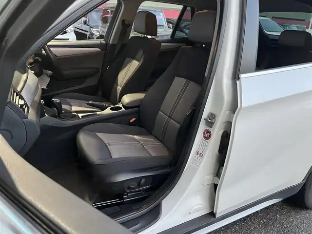 ＢＭＷ Ｘ１ 高知県 2010(平22)年 6.9万km 白 HDDナビ/スマートキー/4WD/MTモード付/AAC/バックカメラ/ミュージックプレイヤー接続/フルセグ/純正アルミホイール/パワーシート/HIDヘッドライト/W+サイドエアバッグ/ABS/盗難防止装置