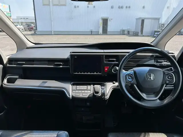 ホンダ ステップワゴン スパーダ ハイブリッド G EX ホンダセンシング 熊本県 2018(平30)年 5.6万km プレミアムスパークルブラックパール 純正メモリナビ/・AM/FM/CD/DVD/SD/USB/iPod/Music Rack/・Bluetooth/・フルセグTV/・全周囲カメラ/ホンダセンシング/・CMBS警告距離/・ACC先行車検知音/・先行車発進お知らせ/・路外逸脱抑制システム/・レーンキープアシスト/・標識認識機能/ビルトインETC/パーキングアシスト/ボタン式サイドブレーキ/ホールドブレーキ/ステアリングスイッチ/革巻きステアリング/USB充電×２/ロール式サンシェード/ドアバイザー/フォグランプ/純正フロアマット