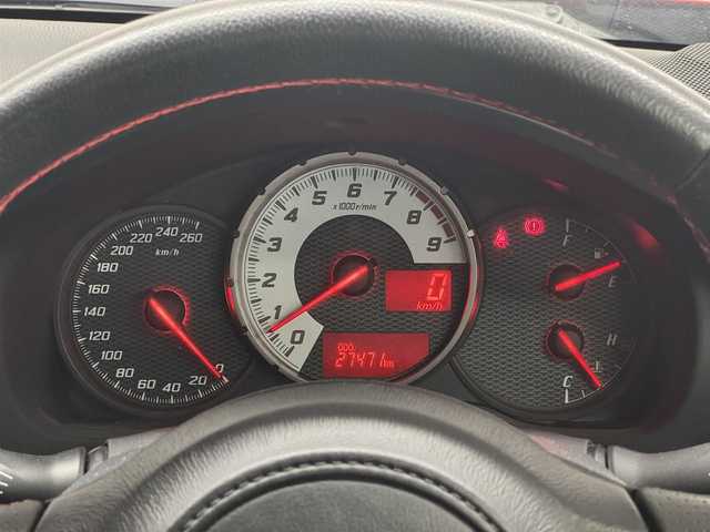 トヨタ ８６ GT リミテッド 三重県 2012(平24)年 2.8万km ライトニングレッド プレミアムガソリン/FR/6F/純正 7インチナビ NSZT-W62G/（AM/FM/CD/DVD/SD/SDREC/TV/DS/Bluetooth）/ETC/モデリスタエアロ（F/S/R）/［TRD］エアロスタビライジングカバー（リヤガラスとトランクドアの間を埋めるパーツ）/ルーフスポイラー［社外品：Grazio&Co.（グラージオ・アンド・シーオー）］/トランクスポイラー［GT Limited標準装備］/安全/・ABS/・VSC（ビークル・スタビリティ・コントロール）/・トラクションコントロール（TRACK機能付）/・ヒルスタートアシスト/・緊急ブレーキシグナル/・SRS 運転席・助手席＋サイド＋カーテンシールドエアバッグ/装備/・ハーフレザーシート（本革×アルカンターラ）/・シートヒーター（D/N）/・左右独立オートエアコン/・コンライト（ヘッドライト自動点灯・自動消灯システム）/・LEDヘッドランプ/・フロント（LED）＆リヤフォグランプ/・電動格納ドアミラー/・パワーステアリング/・パワーウインドウ/・プッシュスタート/・純正17inAW/・スマートキーx2/など