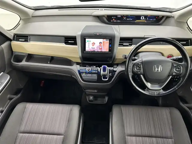 ホンダ フリード ハイブリット G ホンダセンシング 熊本県 2017(平29)年 10.9万km ルナシルバーM 純正ナビVXM-174VFi（ＣＤ・ＤＶＤ・フルセグ・ＢＴ・ＳＤ）/バックカメラ　/社外前後ドライブレコーダー　/ビルトインＥＴＣ　/両側パワースライドドア　/レーダークルーズコントロール　/衝突軽減ブレーキ　/レーンキープアシスト/横滑り防止/先行車発進お知らせ/車線逸脱警報/アイドリングストップ/純正フロアマット/オートライト/HIDライト/フォグライト/スマートキー/プッシュスタート/スペアキー1本/保証書