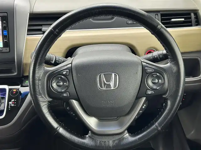 ホンダ フリード ハイブリット G ホンダセンシング 熊本県 2017(平29)年 10.9万km ルナシルバーM 純正ナビVXM-174VFi（ＣＤ・ＤＶＤ・フルセグ・ＢＴ・ＳＤ）/バックカメラ　/社外前後ドライブレコーダー　/ビルトインＥＴＣ　/両側パワースライドドア　/レーダークルーズコントロール　/衝突軽減ブレーキ　/レーンキープアシスト/横滑り防止/先行車発進お知らせ/車線逸脱警報/アイドリングストップ/純正フロアマット/オートライト/HIDライト/フォグライト/スマートキー/プッシュスタート/スペアキー1本/保証書