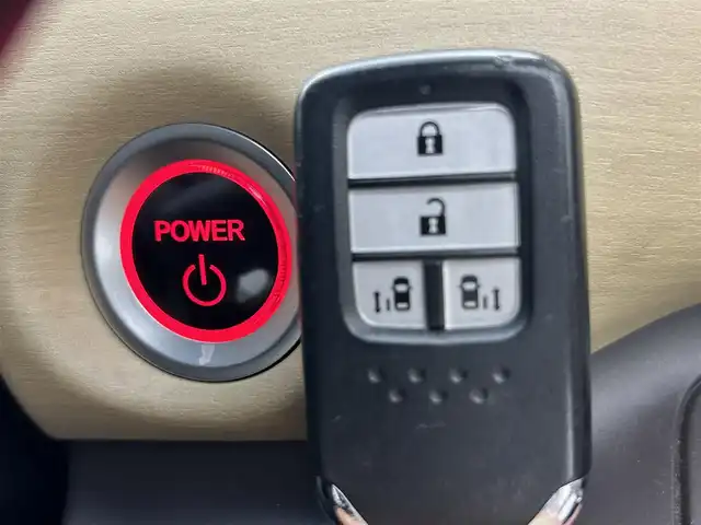 ホンダ フリード ハイブリット G ホンダセンシング 熊本県 2017(平29)年 10.9万km ルナシルバーM 純正ナビVXM-174VFi（ＣＤ・ＤＶＤ・フルセグ・ＢＴ・ＳＤ）/バックカメラ　/社外前後ドライブレコーダー　/ビルトインＥＴＣ　/両側パワースライドドア　/レーダークルーズコントロール　/衝突軽減ブレーキ　/レーンキープアシスト/横滑り防止/先行車発進お知らせ/車線逸脱警報/アイドリングストップ/純正フロアマット/オートライト/HIDライト/フォグライト/スマートキー/プッシュスタート/スペアキー1本/保証書