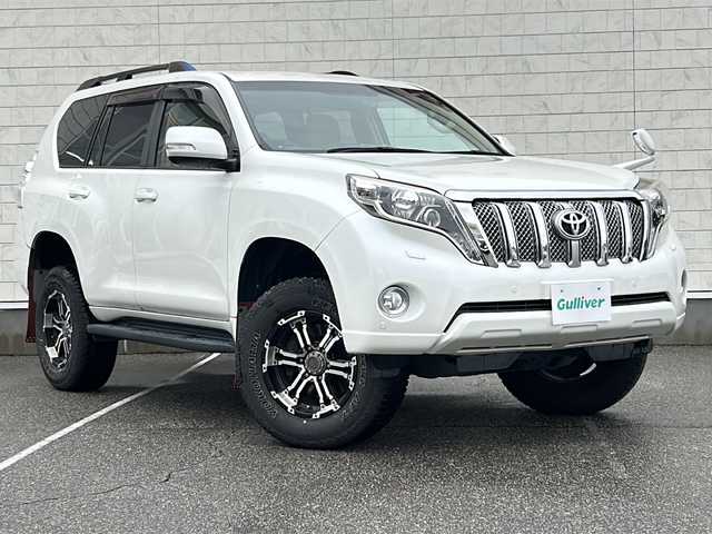トヨタ ランドクルーザー プラド TX 富山県 2016(平28)年 6.3万km ホワイトパールクリスタルシャイン 〇4WD/〇ムーンルーフ/〇純正ナビ/〇フルセグTV/〇バックモニター/〇ビルトインETC/〇ドライブレコーダー/〇クリアランスソナー/〇横滑り防止装置/〇純正LEDヘッドランプ/〇オートライト/〇オートエアコン/〇ベージュファブリックシート/〇レーザーレーダー探知機/〇社外17インチアルミホイール/〇スマートキー/〇プッシュエンジンスタート/〇禁煙車