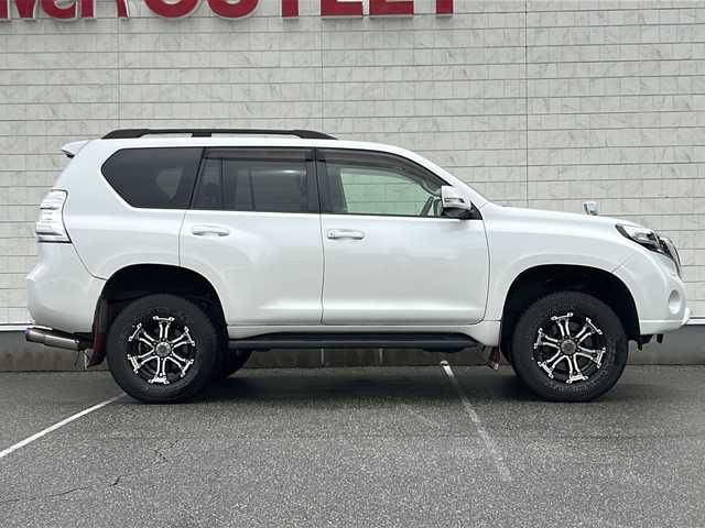 トヨタ ランドクルーザー プラド TX 富山県 2016(平28)年 6.3万km ホワイトパールクリスタルシャイン 〇4WD/〇ムーンルーフ/〇純正ナビ/〇フルセグTV/〇バックモニター/〇ビルトインETC/〇ドライブレコーダー/〇クリアランスソナー/〇横滑り防止装置/〇純正LEDヘッドランプ/〇オートライト/〇オートエアコン/〇ベージュファブリックシート/〇レーザーレーダー探知機/〇社外17インチアルミホイール/〇スマートキー/〇プッシュエンジンスタート/〇禁煙車