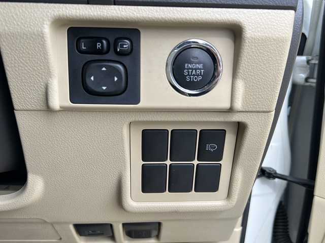 トヨタ ランドクルーザー プラド TX 富山県 2016(平28)年 6.3万km ホワイトパールクリスタルシャイン 〇4WD/〇ムーンルーフ/〇純正ナビ/〇フルセグTV/〇バックモニター/〇ビルトインETC/〇ドライブレコーダー/〇クリアランスソナー/〇横滑り防止装置/〇純正LEDヘッドランプ/〇オートライト/〇オートエアコン/〇ベージュファブリックシート/〇レーザーレーダー探知機/〇社外17インチアルミホイール/〇スマートキー/〇プッシュエンジンスタート/〇禁煙車