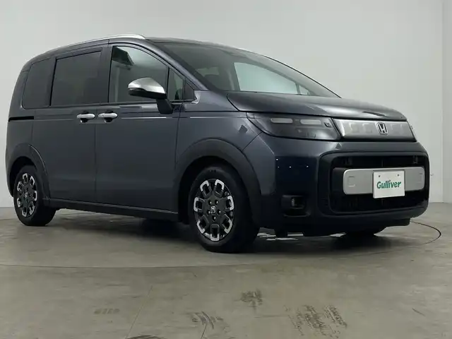 ホンダ フリード ハイブリット e:HEV クロスター 鹿児島県 2025(令7)年 0.1千km メテオロイドグレーメタリック 2列目キャプテンシート/リアクーラー/＝＝＝/ホンダセンシング/●衝突軽減ブレーキ（CMBS）/●先行車発進お知らせ機能/●歩行者事故低減ステアリング/●路外逸脱抑制機能/●標識認識機能/●渋滞追従機能付アダプティブクルーズコントロール（ACC）/●車線維持支援システム（LKAS）/●トラフィックジャムアシスト（渋滞運転支援機能）/●ブラインドスポットインフォメーション/●誤発進抑制機能/●後方誤発進抑制機能/●近距離衝突軽減ブレーキ/●急アクセル抑制機能/●パーキングセンサーシステム/●オートハイビーム/コンフォートビューパッケージ/純正9インチナビ（LXM-242ZFNI）/・Bluetooth/・AppleCarPlay/AndroidAuto/・フルセグTV/バックカメラ/両側パワースライドドア/ハーフレザーシート/前席シートヒーター/革巻きステアリング/LEDヘッドランプ/フォグランプ/オートライト/スマートキー＆プッシュスタート/スペアキー/電動格納ミラー/ルーフレール/純正15インチAW/W/サイド/カーテンエアバッグ