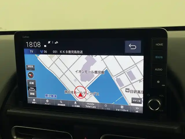 ホンダ フリード ハイブリット e:HEV クロスター 鹿児島県 2025(令7)年 0.1千km メテオロイドグレーメタリック 2列目キャプテンシート/リアクーラー/＝＝＝/ホンダセンシング/●衝突軽減ブレーキ（CMBS）/●先行車発進お知らせ機能/●歩行者事故低減ステアリング/●路外逸脱抑制機能/●標識認識機能/●渋滞追従機能付アダプティブクルーズコントロール（ACC）/●車線維持支援システム（LKAS）/●トラフィックジャムアシスト（渋滞運転支援機能）/●ブラインドスポットインフォメーション/●誤発進抑制機能/●後方誤発進抑制機能/●近距離衝突軽減ブレーキ/●急アクセル抑制機能/●パーキングセンサーシステム/●オートハイビーム/コンフォートビューパッケージ/純正9インチナビ（LXM-242ZFNI）/・Bluetooth/・AppleCarPlay/AndroidAuto/・フルセグTV/バックカメラ/両側パワースライドドア/ハーフレザーシート/前席シートヒーター/革巻きステアリング/LEDヘッドランプ/フォグランプ/オートライト/スマートキー＆プッシュスタート/スペアキー/電動格納ミラー/ルーフレール/純正15インチAW/W/サイド/カーテンエアバッグ