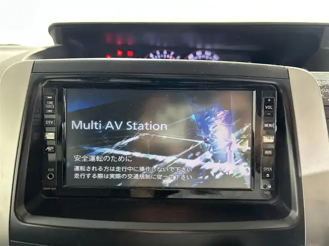 トヨタ ノア Si 佐賀県 2007(平19)年 11.2万km ホワイトパールクリスタルシャイン 純正７インチナビ/(フルセグTV/CD/DVD)/バックカメラ/両側パワースライドドア/パドルシフト/純正アルミホイール/純正フロアマット/スマートキー/フォグライト/スマートキー/スペアキー/ドアバイザー/ビルトインＥＴＣ/盗難防止装置