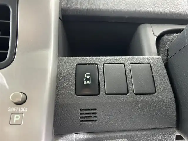 トヨタ ノア Si 佐賀県 2007(平19)年 11.2万km ホワイトパールクリスタルシャイン 純正７インチナビ/(フルセグTV/CD/DVD)/バックカメラ/両側パワースライドドア/パドルシフト/純正アルミホイール/純正フロアマット/スマートキー/フォグライト/スマートキー/スペアキー/ドアバイザー/ビルトインＥＴＣ/盗難防止装置