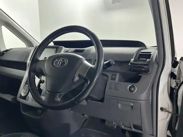 トヨタ ノア Si 佐賀県 2007(平19)年 11.2万km ホワイトパールクリスタルシャイン 純正７インチナビ/(フルセグTV/CD/DVD)/バックカメラ/両側パワースライドドア/パドルシフト/純正アルミホイール/純正フロアマット/スマートキー/フォグライト/スマートキー/スペアキー/ドアバイザー/ビルトインＥＴＣ/盗難防止装置