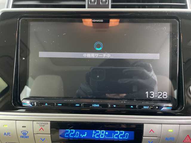 トヨタ ランドクルーザー プラド TX 道央・札幌 2022(令4)年 3.7万km ホワイトパールクリスタルシャイン ・４WD　/ ディーゼルターボ/・ムーンルーフ/7人乗り/・トヨタセーフティセンス/・プリクラッシュセーフティ/・レーダークルーズコントロール/・ケンウッド9インチ　ナビ/・DVD.CD.SD.BT.フルセグ/・HIDMI/バックカメラ」/・社外ドライブレコーダー/・ビルトインETC/・リア　ランゲージマット/・スマートキー