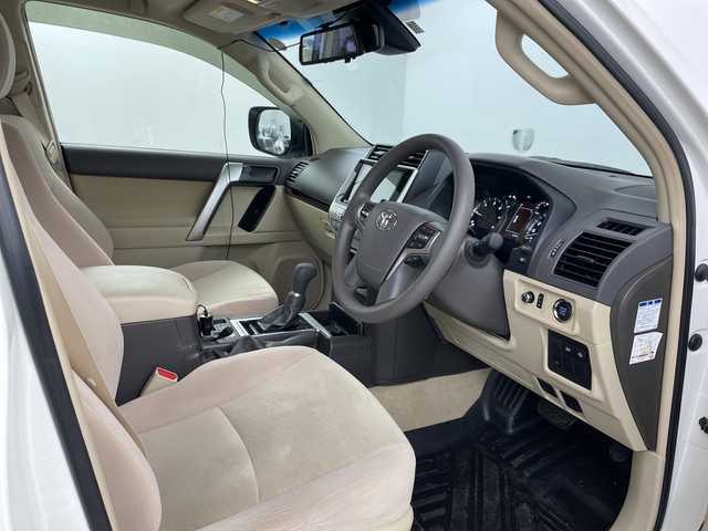 トヨタ ランドクルーザー プラド TX 道央・札幌 2022(令4)年 3.7万km ホワイトパールクリスタルシャイン ・４WD　/ ディーゼルターボ/・ムーンルーフ/7人乗り/・トヨタセーフティセンス/・プリクラッシュセーフティ/・レーダークルーズコントロール/・ケンウッド9インチ　ナビ/・DVD.CD.SD.BT.フルセグ/・HIDMI/バックカメラ」/・社外ドライブレコーダー/・ビルトインETC/・リア　ランゲージマット/・スマートキー