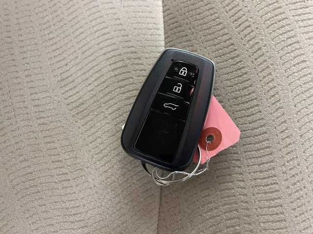 トヨタ ランドクルーザー プラド TX 道央・札幌 2022(令4)年 3.7万km ホワイトパールクリスタルシャイン ・４WD　/ ディーゼルターボ/・ムーンルーフ/7人乗り/・トヨタセーフティセンス/・プリクラッシュセーフティ/・レーダークルーズコントロール/・ケンウッド9インチ　ナビ/・DVD.CD.SD.BT.フルセグ/・HIDMI/バックカメラ」/・社外ドライブレコーダー/・ビルトインETC/・リア　ランゲージマット/・スマートキー