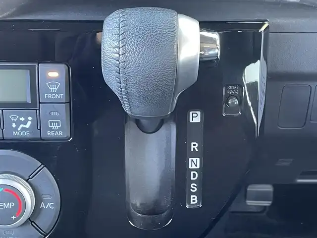 ダイハツ ウェイク G ターボ SA Ⅲ 兵庫県 2020(令2)年 3.5万km シャイニングホワイトパール 純正8インチナビ/両側パワースライドドア/Bluetooth接続/スマートアシスト/バックカメラ/革巻きステアリング/ステアリングリモコン/純正フロアマット/純正バイザー/オートライト/オートマチックハイビーム/スイッチスタート/CD/DVD/ETC/HDMI