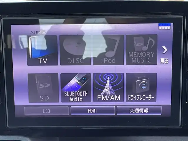 ダイハツ ウェイク G ターボ SA Ⅲ 兵庫県 2020(令2)年 3.5万km シャイニングホワイトパール 純正8インチナビ/両側パワースライドドア/Bluetooth接続/スマートアシスト/バックカメラ/革巻きステアリング/ステアリングリモコン/純正フロアマット/純正バイザー/オートライト/オートマチックハイビーム/スイッチスタート/CD/DVD/ETC/HDMI