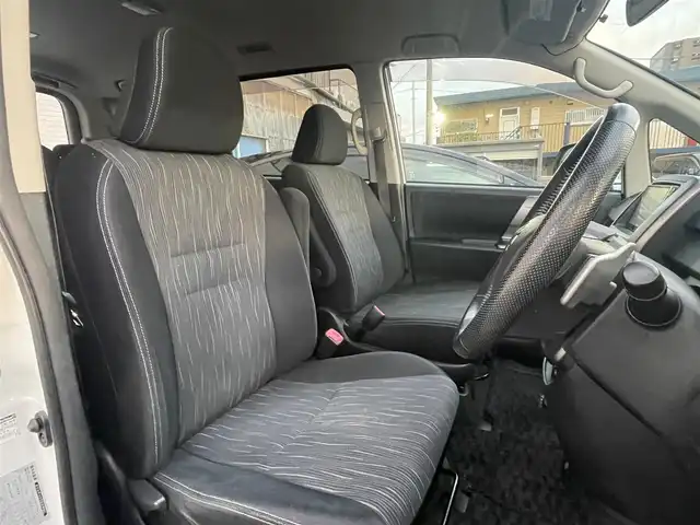 トヨタ ヴォクシー ZS 煌Ⅱ 岐阜県 2012(平24)年 10.8万km ホワイトパールクリスタルシャイン (株)IDOMが運営する【じしゃロン多治見店】の自社ローン専用車両になります。こちらは現金またはオートローンご利用時の価格です。自社ローンご希望の方は別途その旨お申付け下さい。/純正ナビ/（Bluetooth、CD、DVD）/ETC/両側パワースライドドア/MT付AT/ステアリングリモコン/オートライト/ISOFIX