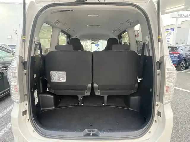 トヨタ ヴォクシー ZS 煌Ⅱ 岐阜県 2012(平24)年 10.8万km ホワイトパールクリスタルシャイン (株)IDOMが運営する【じしゃロン多治見店】の自社ローン専用車両になります。こちらは現金またはオートローンご利用時の価格です。自社ローンご希望の方は別途その旨お申付け下さい。/純正ナビ/（Bluetooth、CD、DVD）/ETC/両側パワースライドドア/MT付AT/ステアリングリモコン/オートライト/ISOFIX