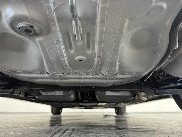 ホンダ フィット e:HEV RS 三重県 2023(令5)年 1.2万km クリスタルブラックパール e:HEV（ハイブリッド）/FF/MTモード付フロアCVT/純正 Honda Connect対応 9インチナビ/（FM/AM/USB/Bluetooth/TV/CarPlay/AndroidAuto）/バックカメラ/ドライブレコーダー 前後/ビルトイン ETC2.0/Honda SENSING/・衝突軽減ブレーキ［CMBS］/・車線維持支援システム［LKAS］/・アダプティブクルーズコントロール［ACC］/・路外逸脱抑制機能/・先行車発進お知らせ機能/・標識認識機能/・踏み間違い衝突軽減システム/・パーキングセンサーシステム（前後）/・オートハイビーム機能/装備/・ハーフレザーシート/・パドルシフト/・オートエアコン/・オートライト/・LEDヘッドライト/・電子パーキングブレーキ/・ブレーキホールド機能/・ステアリングスイッチ/・プッシュスタート/・USBジャック（充電x1＋2、入力x1）/・後席チップアップ機能/・電動格納ドアミラー/・革巻きステアリング（ゴールドステッチ入）/・純正 16inAW/・保/取/ナビ取/・スマートキーx2