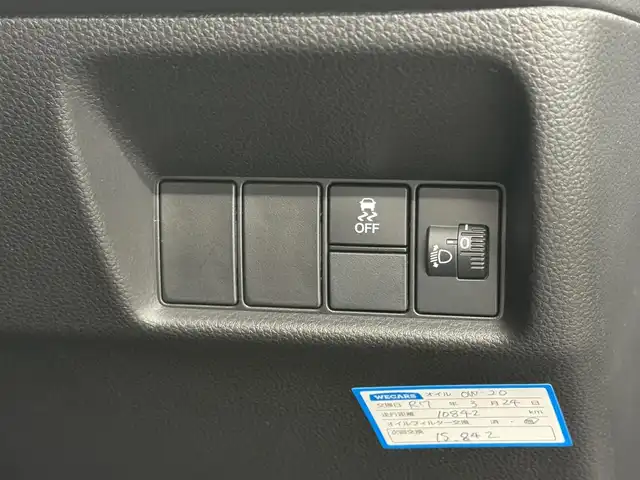 ホンダ フィット e:HEV RS 三重県 2023(令5)年 1.2万km クリスタルブラックパール e:HEV（ハイブリッド）/FF/MTモード付フロアCVT/純正 Honda Connect対応 9インチナビ/（FM/AM/USB/Bluetooth/TV/CarPlay/AndroidAuto）/バックカメラ/ドライブレコーダー 前後/ビルトイン ETC2.0/Honda SENSING/・衝突軽減ブレーキ［CMBS］/・車線維持支援システム［LKAS］/・アダプティブクルーズコントロール［ACC］/・路外逸脱抑制機能/・先行車発進お知らせ機能/・標識認識機能/・踏み間違い衝突軽減システム/・パーキングセンサーシステム（前後）/・オートハイビーム機能/装備/・ハーフレザーシート/・パドルシフト/・オートエアコン/・オートライト/・LEDヘッドライト/・電子パーキングブレーキ/・ブレーキホールド機能/・ステアリングスイッチ/・プッシュスタート/・USBジャック（充電x1＋2、入力x1）/・後席チップアップ機能/・電動格納ドアミラー/・革巻きステアリング（ゴールドステッチ入）/・純正 16inAW/・保/取/ナビ取/・スマートキーx2