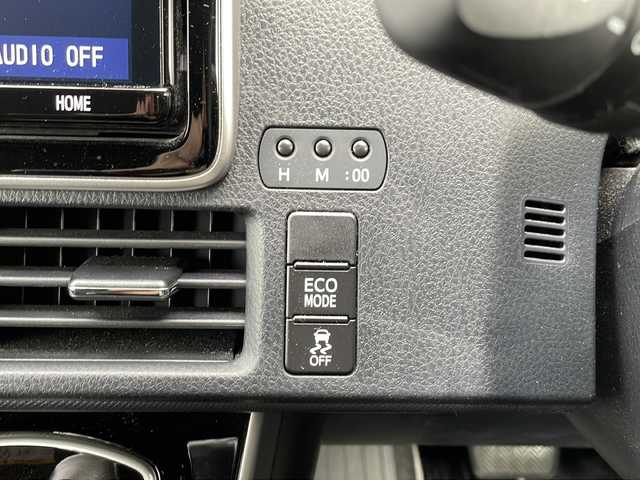 トヨタ ヴォクシー ZS 煌Ⅱ 山形県 2019(令1)年 5.8万km ホワイトパールクリスタルシャイン ・純正9インチナビ/フルセグ/CD/DVD/Bluetooth/・T-connect対応/・バックカメラ/・ビルトインETC/・MTモード付きAT/・プリクラッシュセーフティ/・レーンキープアシスト/・パーキングサポートブレーキ/・前後クリアランスソナー/・オートマチックハイビーム/・LEDヘッドランプ/・先行車発進告知/・ワンタッチパワースライドドア/・TYPE-A充電2口/・純正マット/・純正AW/・社外AW＋スタッドレスタイヤ車載/・スペアキー1本/・保証書/・取扱説明書