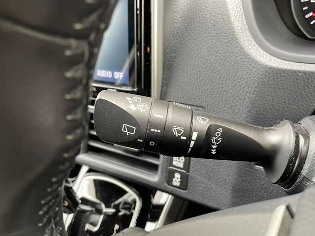 トヨタ ヴォクシー ZS 煌Ⅱ 山形県 2019(令1)年 5.8万km ホワイトパールクリスタルシャイン ・純正9インチナビ/フルセグ/CD/DVD/Bluetooth/・T-connect対応/・バックカメラ/・ビルトインETC/・MTモード付きAT/・プリクラッシュセーフティ/・レーンキープアシスト/・パーキングサポートブレーキ/・前後クリアランスソナー/・オートマチックハイビーム/・LEDヘッドランプ/・先行車発進告知/・ワンタッチパワースライドドア/・TYPE-A充電2口/・純正マット/・純正AW/・社外AW＋スタッドレスタイヤ車載/・スペアキー1本/・保証書/・取扱説明書