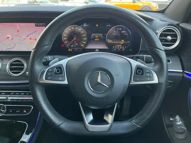 メルセデス・ベンツ Ｍ・ベンツ Ｅ２２０ｄ アバンギャルド AMGライン 山梨県 2018(平30)年 2.9万km ヒヤシンスレッド