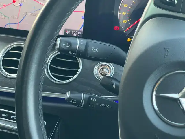 メルセデス・ベンツ Ｍ・ベンツ Ｅ２２０ｄ アバンギャルド AMGライン 山梨県 2018(平30)年 2.9万km ヒヤシンスレッド