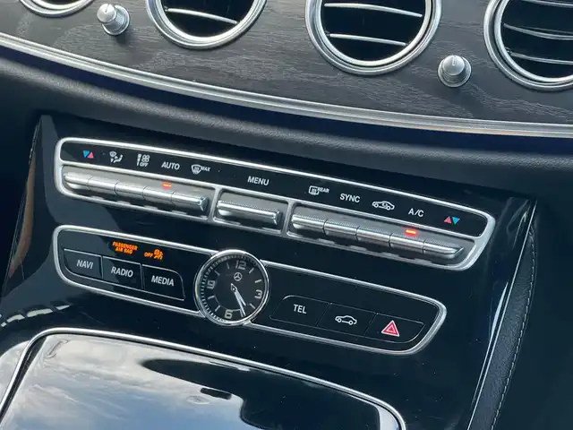 メルセデス・ベンツ Ｍ・ベンツ Ｅ２２０ｄ アバンギャルド AMGライン 山梨県 2018(平30)年 2.9万km ヒヤシンスレッド