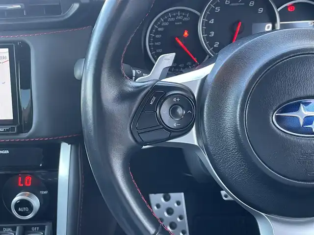 スバル ＢＲＺ S 佐賀県 2016(平28)年 6.4万km クリスタルホワイトP 純正SDナビ/・バックカメラ/・フルセグTV/BT/CD/DVD/クルーズコントロール/リアスポイラー/純正17インチAW/ハーフレザーシート/シートヒーター/LEDヘッドライト/オートライト/MTモード付AT/パドルシフト/プッシュスタート/スペアキー×１/取扱説明書/保証書