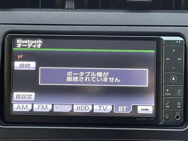 トヨタ プリウス S　LEDエディション 島根県 2011(平23)年 12.1万km ホワイトパールクリスタルシャイン 登録時走行距離121/535km/取扱説明書/保証書/純正ナビ/・フルセグＴＶ/ＤＶＤ/Ｂｌｕｅｔｏｏｔｈ/HDD/プッシュスタート/ステアリングスイッチ/ビルトインＥＴＣ/バックカメラ/ヘッドライトウォッシャー　/LEDライト/フォグランプ/純正マット/ドアバイザー