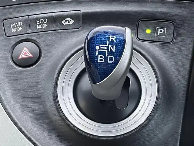 トヨタ プリウス S　LEDエディション 島根県 2011(平23)年 12.1万km ホワイトパールクリスタルシャイン 登録時走行距離121/535km/取扱説明書/保証書/純正ナビ/・フルセグＴＶ/ＤＶＤ/Ｂｌｕｅｔｏｏｔｈ/HDD/プッシュスタート/ステアリングスイッチ/ビルトインＥＴＣ/バックカメラ/ヘッドライトウォッシャー　/LEDライト/フォグランプ/純正マット/ドアバイザー