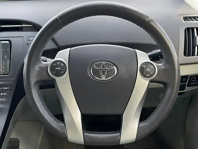 トヨタ プリウス S　LEDエディション 島根県 2011(平23)年 12.1万km ホワイトパールクリスタルシャイン 登録時走行距離121/535km/取扱説明書/保証書/純正ナビ/・フルセグＴＶ/ＤＶＤ/Ｂｌｕｅｔｏｏｔｈ/HDD/プッシュスタート/ステアリングスイッチ/ビルトインＥＴＣ/バックカメラ/ヘッドライトウォッシャー　/LEDライト/フォグランプ/純正マット/ドアバイザー