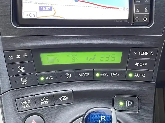 トヨタ プリウス S　LEDエディション 島根県 2011(平23)年 12.1万km ホワイトパールクリスタルシャイン 登録時走行距離121/535km/取扱説明書/保証書/純正ナビ/・フルセグＴＶ/ＤＶＤ/Ｂｌｕｅｔｏｏｔｈ/HDD/プッシュスタート/ステアリングスイッチ/ビルトインＥＴＣ/バックカメラ/ヘッドライトウォッシャー　/LEDライト/フォグランプ/純正マット/ドアバイザー