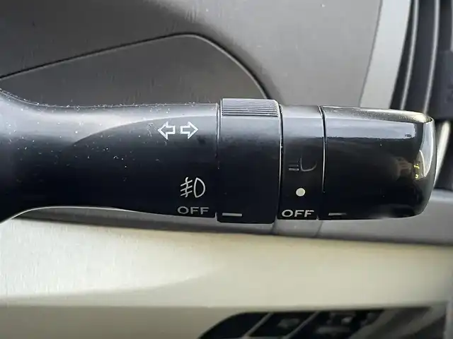 トヨタ プリウス S　LEDエディション 島根県 2011(平23)年 12.1万km ホワイトパールクリスタルシャイン 登録時走行距離121/535km/取扱説明書/保証書/純正ナビ/・フルセグＴＶ/ＤＶＤ/Ｂｌｕｅｔｏｏｔｈ/HDD/プッシュスタート/ステアリングスイッチ/ビルトインＥＴＣ/バックカメラ/ヘッドライトウォッシャー　/LEDライト/フォグランプ/純正マット/ドアバイザー