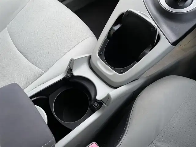 トヨタ プリウス S　LEDエディション 島根県 2011(平23)年 12.1万km ホワイトパールクリスタルシャイン 登録時走行距離121/535km/取扱説明書/保証書/純正ナビ/・フルセグＴＶ/ＤＶＤ/Ｂｌｕｅｔｏｏｔｈ/HDD/プッシュスタート/ステアリングスイッチ/ビルトインＥＴＣ/バックカメラ/ヘッドライトウォッシャー　/LEDライト/フォグランプ/純正マット/ドアバイザー