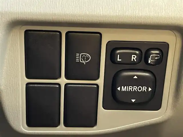 トヨタ プリウス S　LEDエディション 島根県 2011(平23)年 12.1万km ホワイトパールクリスタルシャイン 登録時走行距離121/535km/取扱説明書/保証書/純正ナビ/・フルセグＴＶ/ＤＶＤ/Ｂｌｕｅｔｏｏｔｈ/HDD/プッシュスタート/ステアリングスイッチ/ビルトインＥＴＣ/バックカメラ/ヘッドライトウォッシャー　/LEDライト/フォグランプ/純正マット/ドアバイザー