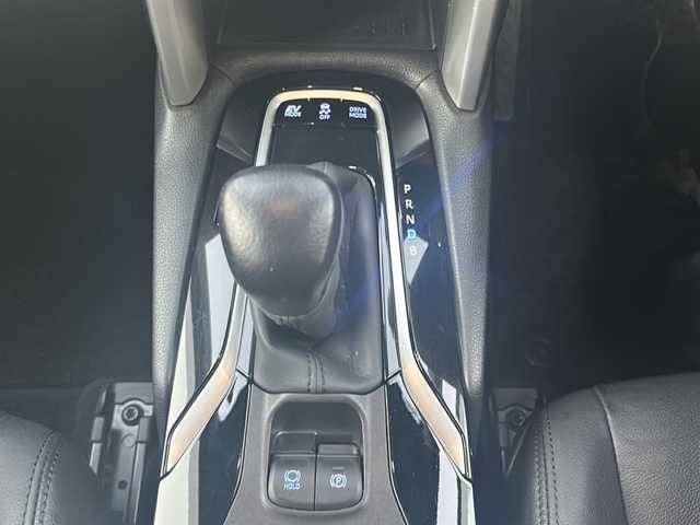 トヨタ カローラ クロス ハイブリッド Z 佐賀県 2022(令4)年 4.4万km アティチュードブラックマイカ エンジンスタートボタン/保証書/取扱説明書/記録簿/スマートキー/スペアキー有/追従走行付きクルーズコントロール/Bluetooth接続/USB入力端子/ビルトインETC/バックカメラ/TV/純正ナビ/電動リアゲート/前後ドライブレコーダー/運転席パワーシート/前席シートヒーター/純正フロアマット/ルーフレール/ABS/横滑り防止装置/前後コーナーセンサー/レーンキープアシスト/盗難防止装置/オートライト/オートマチックハイビーム/LEDライト/衝突被害軽減システム/ステアリングスイッチ/パーキングサポートブレーキ/道路標識認識アシスト機能/ブレーキホールド