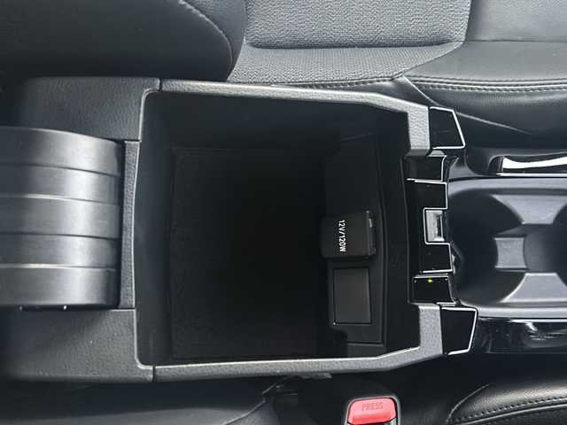 トヨタ カローラ クロス ハイブリッド Z 佐賀県 2022(令4)年 4.4万km アティチュードブラックマイカ エンジンスタートボタン/保証書/取扱説明書/記録簿/スマートキー/スペアキー有/追従走行付きクルーズコントロール/Bluetooth接続/USB入力端子/ビルトインETC/バックカメラ/TV/純正ナビ/電動リアゲート/前後ドライブレコーダー/運転席パワーシート/前席シートヒーター/純正フロアマット/ルーフレール/ABS/横滑り防止装置/前後コーナーセンサー/レーンキープアシスト/盗難防止装置/オートライト/オートマチックハイビーム/LEDライト/衝突被害軽減システム/ステアリングスイッチ/パーキングサポートブレーキ/道路標識認識アシスト機能/ブレーキホールド