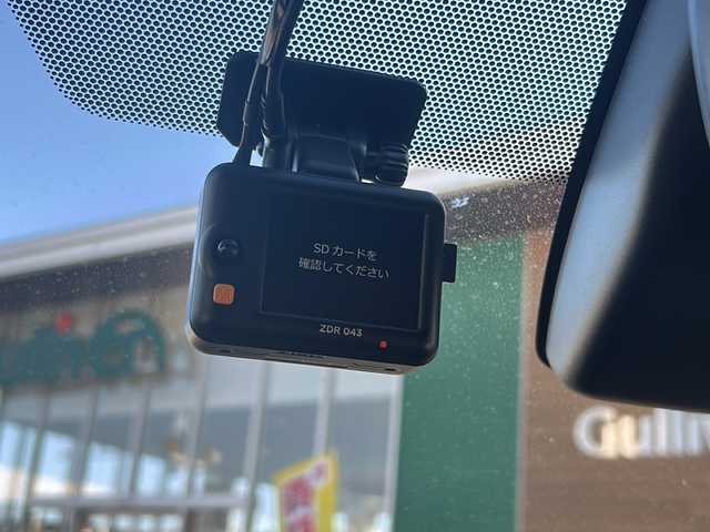 トヨタ カローラ クロス ハイブリッド Z 佐賀県 2022(令4)年 4.4万km アティチュードブラックマイカ エンジンスタートボタン/保証書/取扱説明書/記録簿/スマートキー/スペアキー有/追従走行付きクルーズコントロール/Bluetooth接続/USB入力端子/ビルトインETC/バックカメラ/TV/純正ナビ/電動リアゲート/前後ドライブレコーダー/運転席パワーシート/前席シートヒーター/純正フロアマット/ルーフレール/ABS/横滑り防止装置/前後コーナーセンサー/レーンキープアシスト/盗難防止装置/オートライト/オートマチックハイビーム/LEDライト/衝突被害軽減システム/ステアリングスイッチ/パーキングサポートブレーキ/道路標識認識アシスト機能/ブレーキホールド