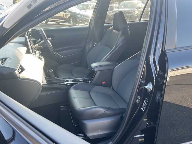 トヨタ カローラ クロス ハイブリッド Z 佐賀県 2022(令4)年 4.4万km アティチュードブラックマイカ エンジンスタートボタン/保証書/取扱説明書/記録簿/スマートキー/スペアキー有/追従走行付きクルーズコントロール/Bluetooth接続/USB入力端子/ビルトインETC/バックカメラ/TV/純正ナビ/電動リアゲート/前後ドライブレコーダー/運転席パワーシート/前席シートヒーター/純正フロアマット/ルーフレール/ABS/横滑り防止装置/前後コーナーセンサー/レーンキープアシスト/盗難防止装置/オートライト/オートマチックハイビーム/LEDライト/衝突被害軽減システム/ステアリングスイッチ/パーキングサポートブレーキ/道路標識認識アシスト機能/ブレーキホールド