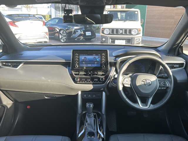 トヨタ カローラ クロス ハイブリッド Z 佐賀県 2022(令4)年 4.4万km アティチュードブラックマイカ エンジンスタートボタン/保証書/取扱説明書/記録簿/スマートキー/スペアキー有/追従走行付きクルーズコントロール/Bluetooth接続/USB入力端子/ビルトインETC/バックカメラ/TV/純正ナビ/電動リアゲート/前後ドライブレコーダー/運転席パワーシート/前席シートヒーター/純正フロアマット/ルーフレール/ABS/横滑り防止装置/前後コーナーセンサー/レーンキープアシスト/盗難防止装置/オートライト/オートマチックハイビーム/LEDライト/衝突被害軽減システム/ステアリングスイッチ/パーキングサポートブレーキ/道路標識認識アシスト機能/ブレーキホールド